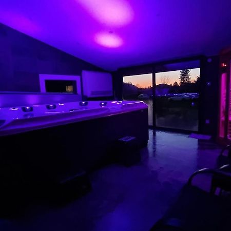 Gites De La Croisee Des Chemins - Piscine Chauffee - Spa, Hammam Et Sauna Izeaux Ngoại thất bức ảnh